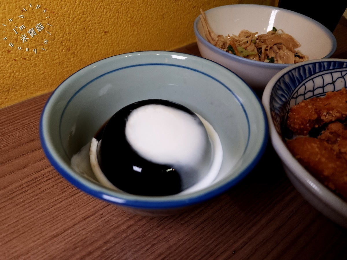 小吉咖哩┃板橋美食。雙醬享受更滿足，內用加醬加飯加麵都不加價，還有炸物飲料及甜點的選擇