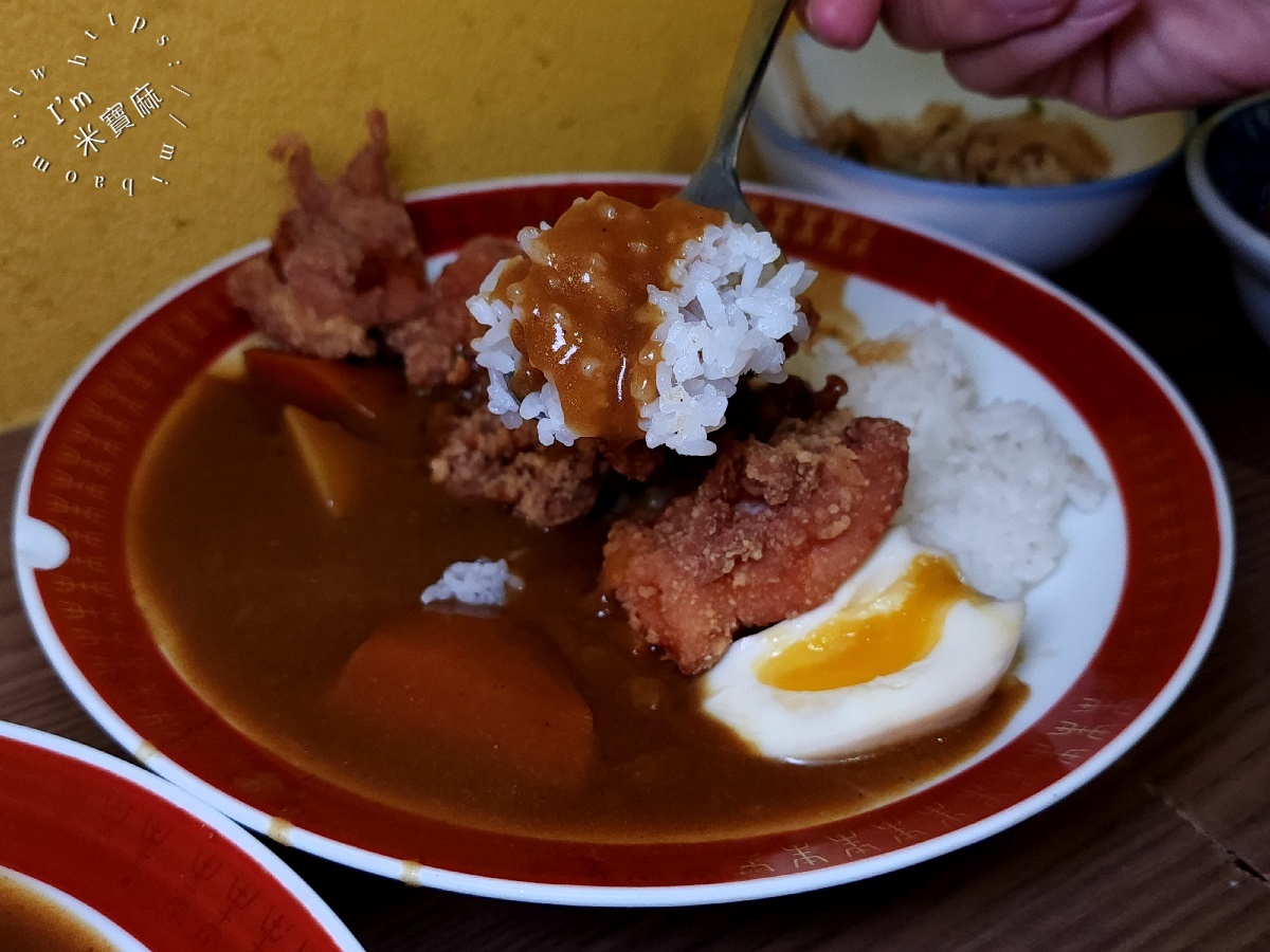 小吉咖哩┃板橋美食。雙醬享受更滿足，內用加醬加飯加麵都不加價，還有炸物飲料及甜點的選擇