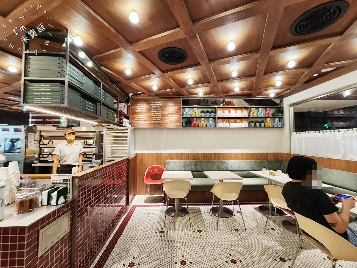Pizza Americano 老美披薩┃信義安和pizza，寵物友善餐廳。手工酸種披薩，紅醬白醬必吃，另有單片選擇!