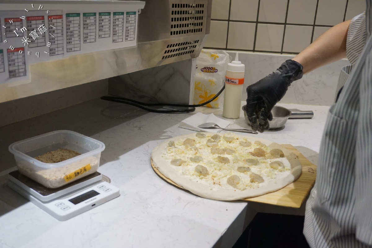 Pizza Americano 老美披薩┃信義安和pizza，寵物友善餐廳。手工酸種披薩，紅醬白醬必吃，另有單片選擇!