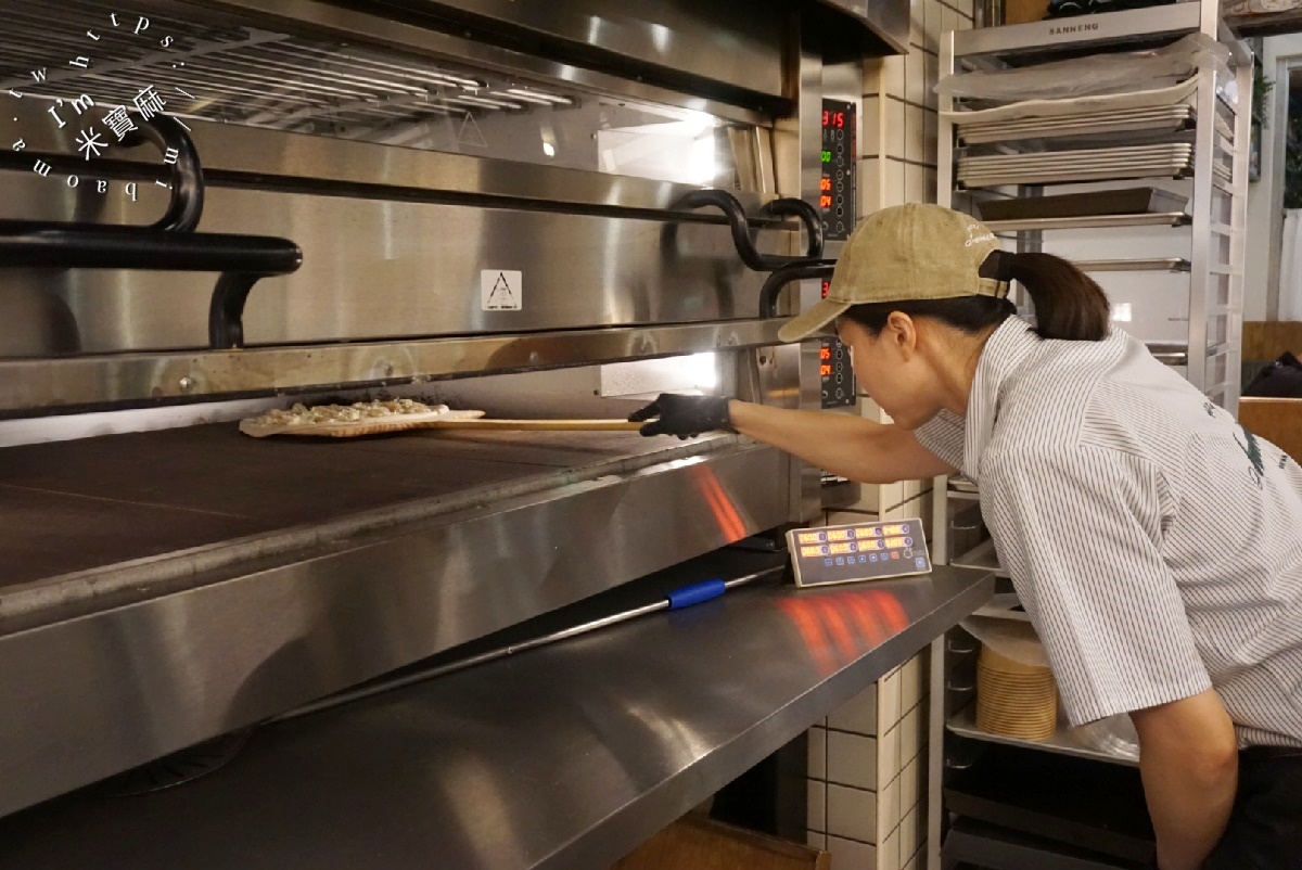 Pizza Americano 老美披薩┃信義安和pizza，寵物友善餐廳。手工酸種披薩，紅醬白醬必吃，另有單片選擇!