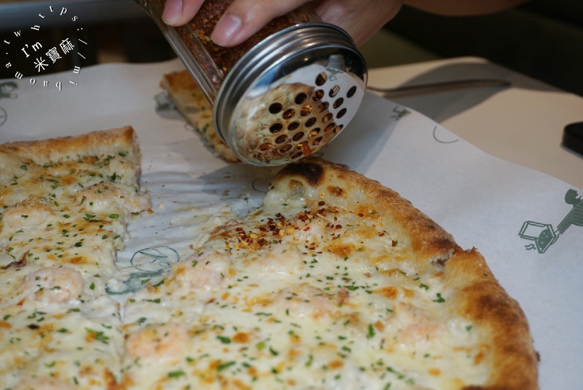 Pizza Americano 老美披薩┃信義安和pizza，寵物友善餐廳。手工酸種披薩，紅醬白醬必吃，另有單片選擇!
