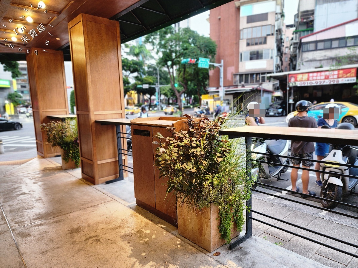 Pizza Americano 老美披薩┃信義安和pizza，寵物友善餐廳。手工酸種披薩，紅醬白醬必吃，另有單片選擇!