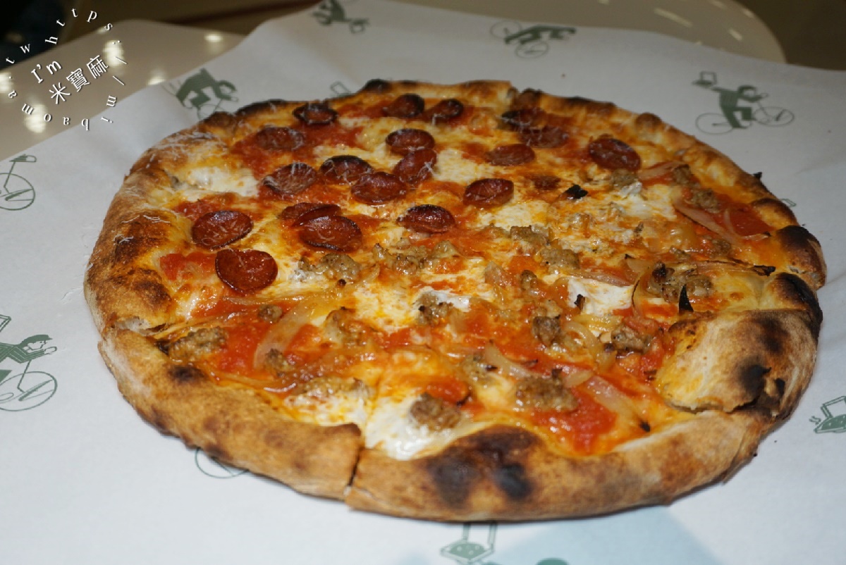 Pizza Americano 老美披薩┃信義安和pizza，寵物友善餐廳。手工酸種披薩，紅醬白醬必吃，另有單片選擇!