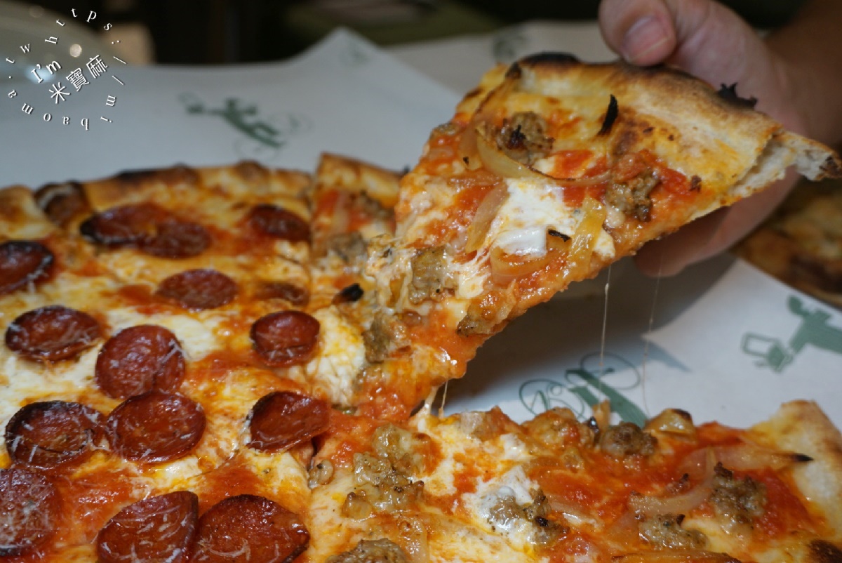 Pizza Americano 老美披薩┃信義安和pizza，寵物友善餐廳。手工酸種披薩，紅醬白醬必吃，另有單片選擇!