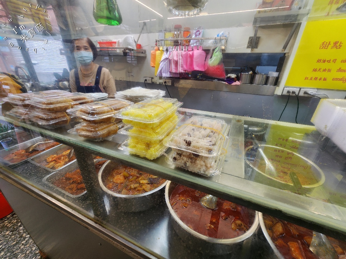 勃固小吃店｜中和華新街美食，在地近50年老味道，咖哩飯、特色甜點一次滿足