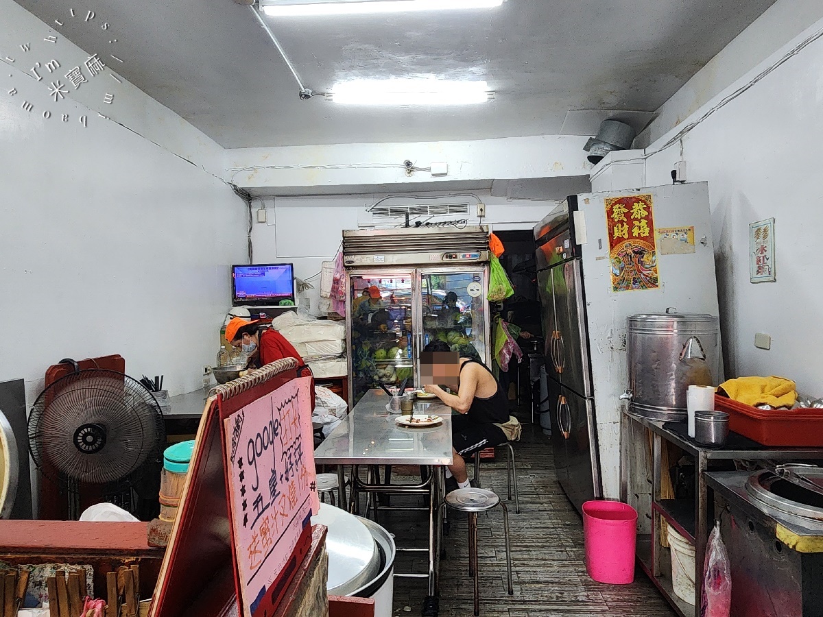 川越港式燒臘城┃中和燒臘便當。12種豐富配菜選擇便當，五寶飯大滿足、蜜汁叉燒很不錯