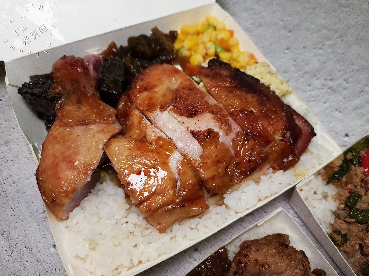 和記小廚 家常菜 便當專賣店┃板橋美食。高CP值便當、15種豐富配菜、必吃招牌排骨飯