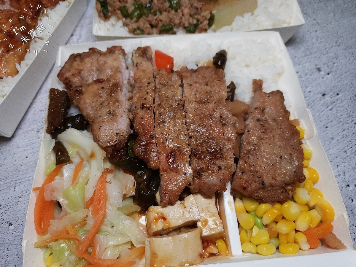 和記小廚 家常菜 便當專賣店┃板橋美食。高CP值便當、15種豐富配菜、必吃招牌排骨飯