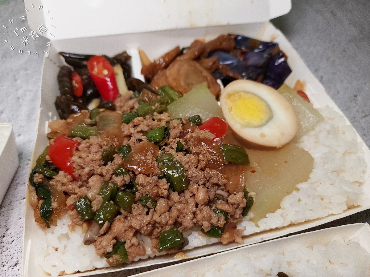 和記小廚 家常菜 便當專賣店┃板橋美食。高CP值便當、15種豐富配菜、必吃招牌排骨飯
