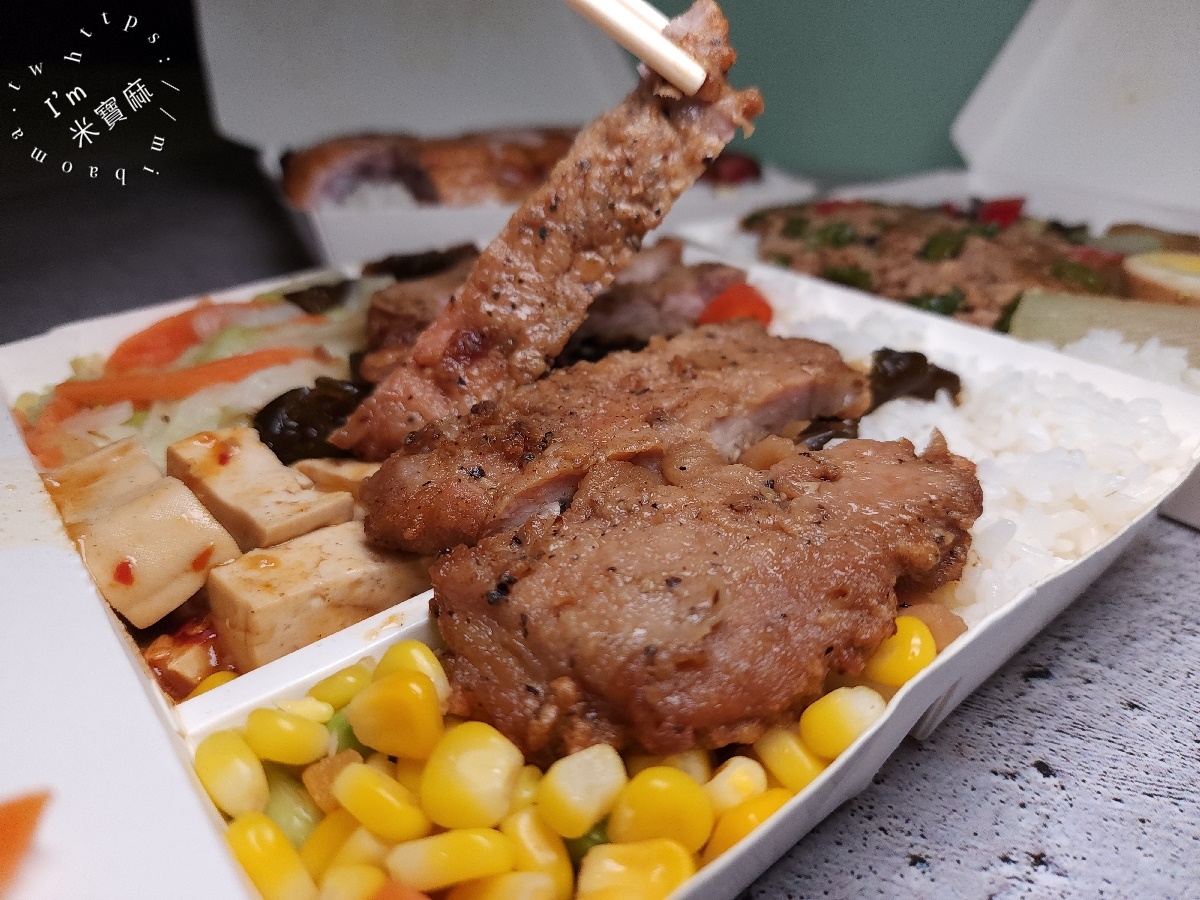 和記小廚 家常菜 便當專賣店┃板橋美食。高CP值便當、15種豐富配菜、必吃招牌排骨飯