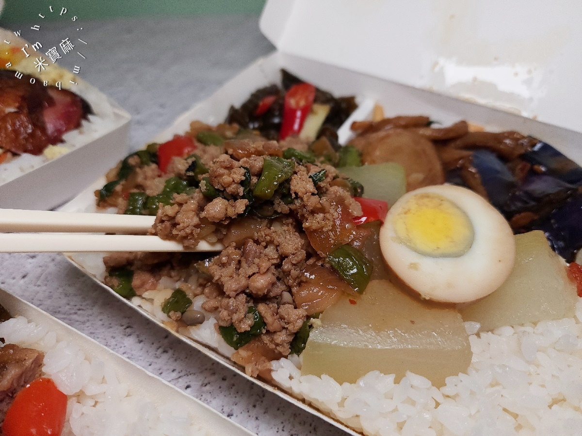 和記小廚 家常菜 便當專賣店┃板橋美食。高CP值便當、15種豐富配菜、必吃招牌排骨飯