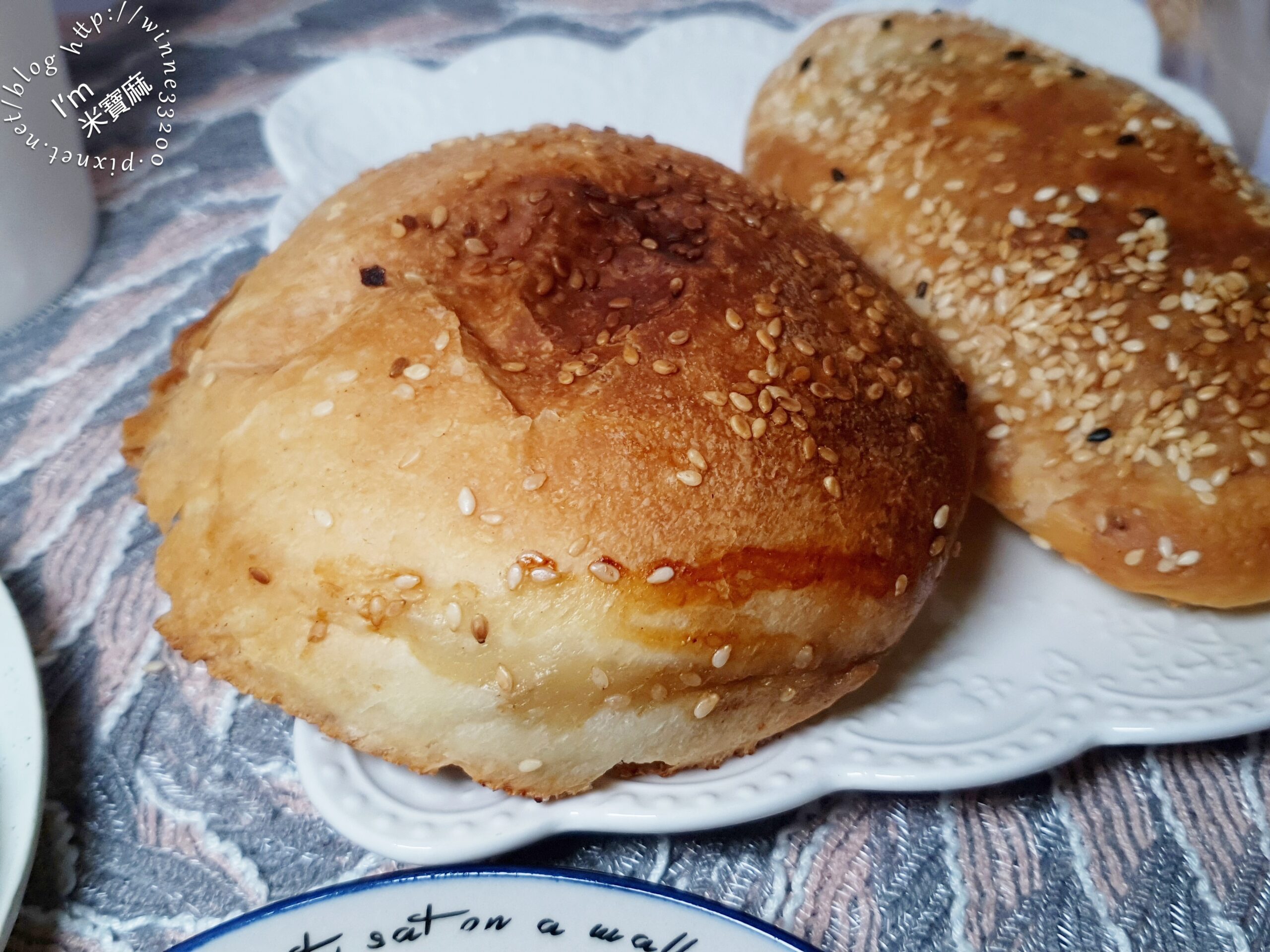 弘記豆漿店┃蘆洲美食。胡椒餅酥餅太銷魂、下午茶好選擇，回烤就像剛出爐的一樣好吃