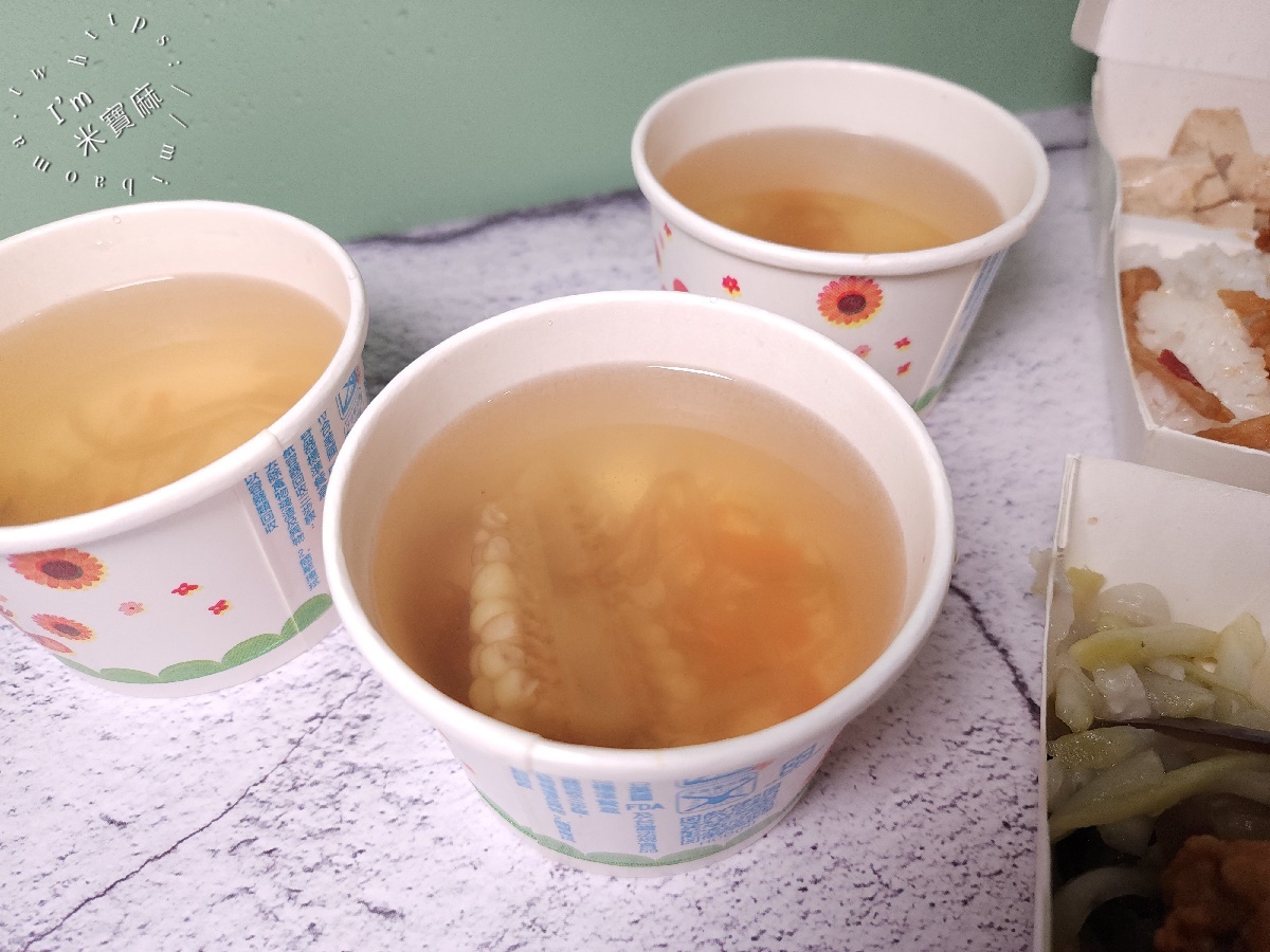 華王排骨┃中正區美食。 飄香46年的招牌排骨飯，在地人激推的暖心便當！