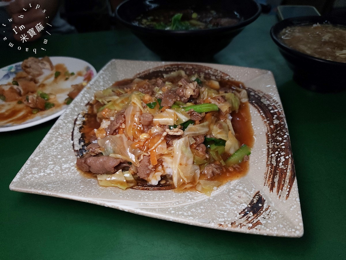 吉立小館┃中和廟口美食。在地人私藏的暖心牛肉麵與滷味小吃，CP值高到想天天報到