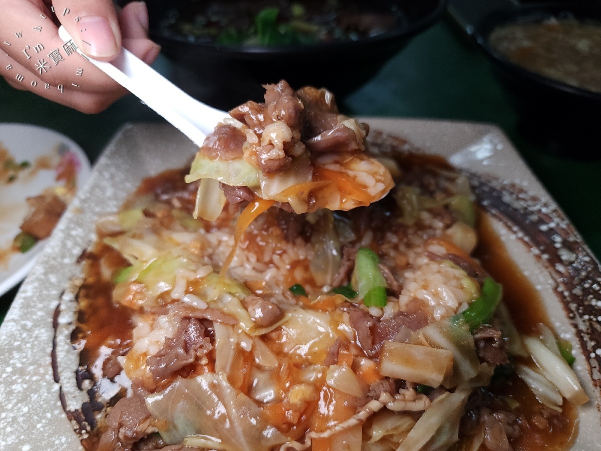 吉立小館┃中和廟口美食。在地人私藏的暖心牛肉麵與滷味小吃，CP值高到想天天報到
