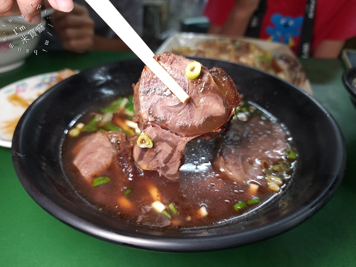 吉立小館┃中和廟口美食。在地人私藏的暖心牛肉麵與滷味小吃，CP值高到想天天報到