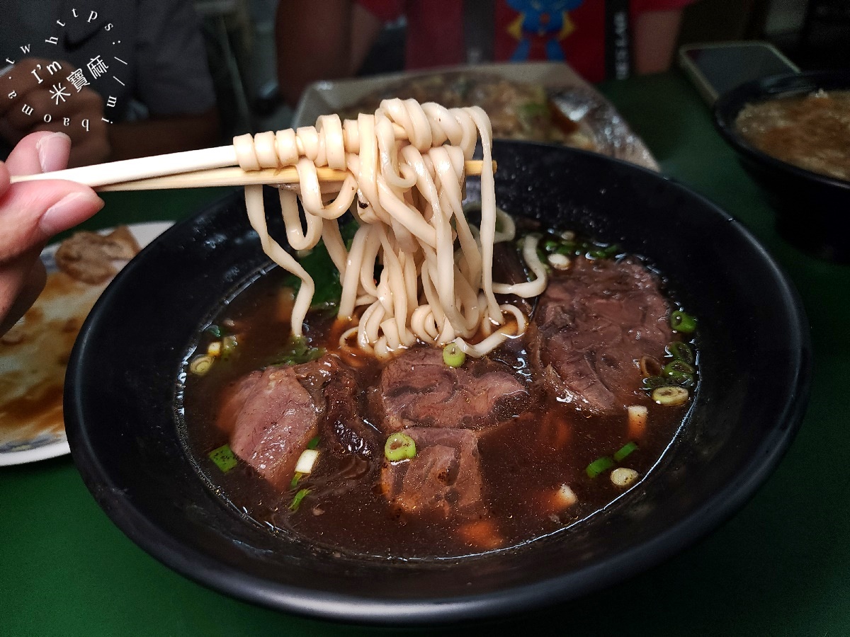 吉立小館┃中和廟口美食。在地人私藏的暖心牛肉麵與滷味小吃，CP值高到想天天報到