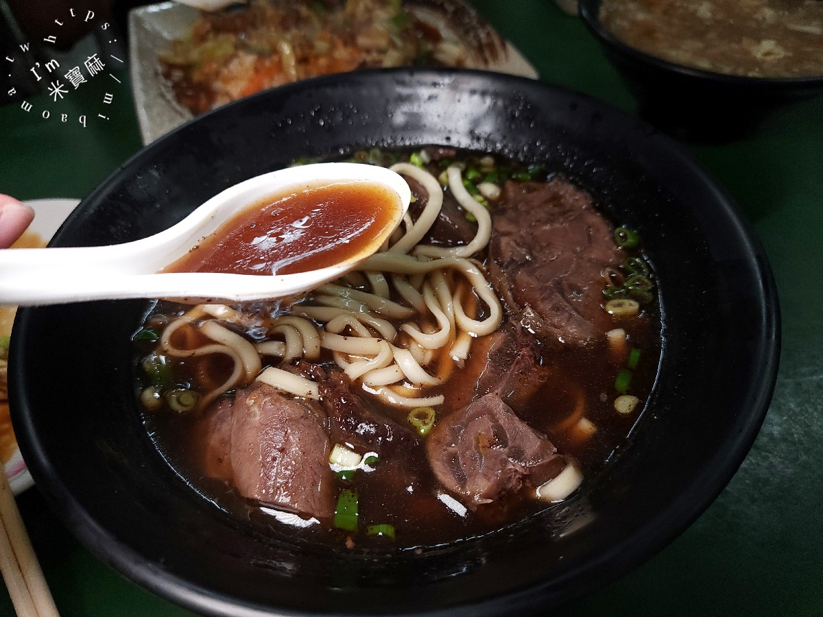 吉立小館┃中和廟口美食。在地人私藏的暖心牛肉麵與滷味小吃，CP值高到想天天報到