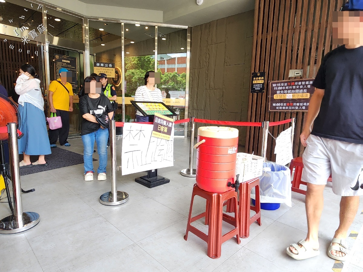 貴族世家板橋板新店┃板橋牛排吃到飽。排隊人潮爆炸！380元牛排自助吧，蚵仔煎、煎魚無限續，CP值爆表！