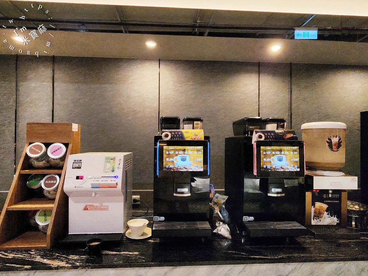 貴族世家板橋板新店┃板橋牛排吃到飽。排隊人潮爆炸！380元牛排自助吧，蚵仔煎、煎魚無限續，CP值爆表！