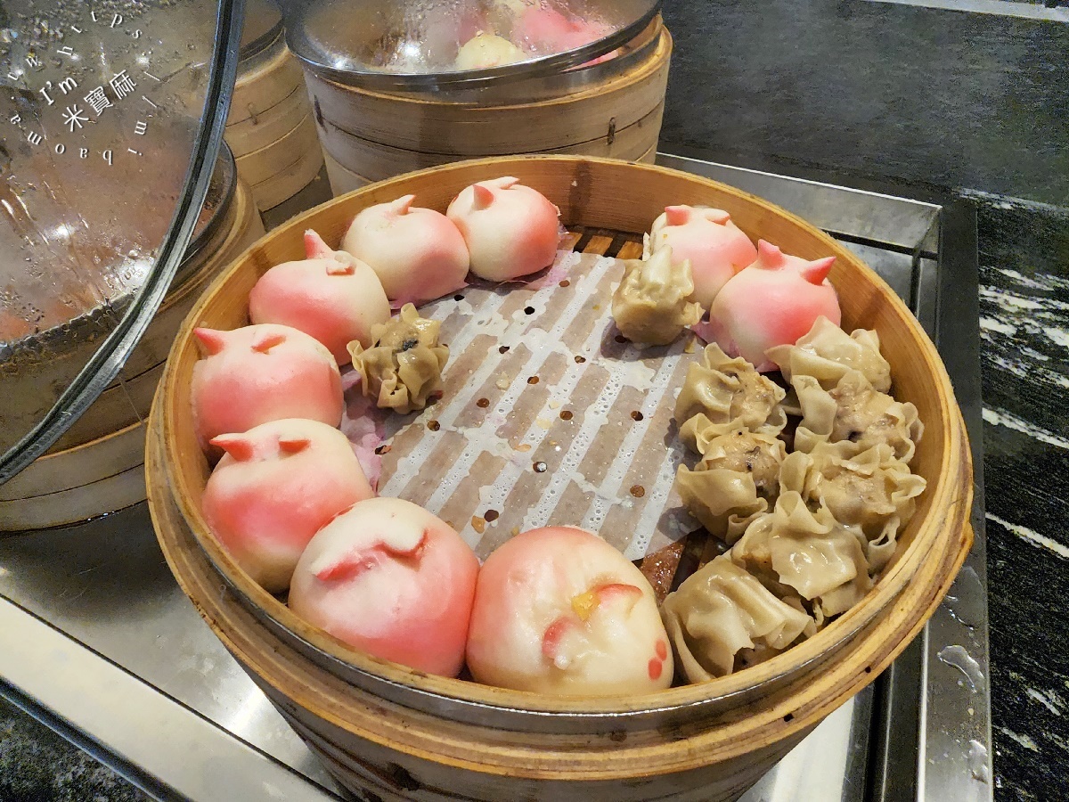 貴族世家板橋板新店┃板橋牛排吃到飽。排隊人潮爆炸！380元牛排自助吧，蚵仔煎、煎魚無限續，CP值爆表！
