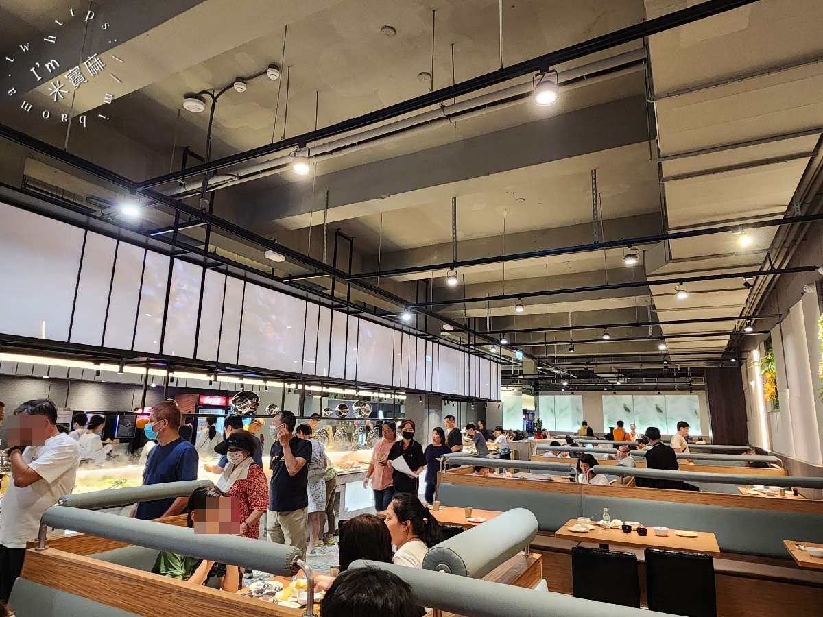 貴族世家板橋板新店┃板橋牛排吃到飽。排隊人潮爆炸！380元牛排自助吧，蚵仔煎、煎魚無限續，CP值爆表！
