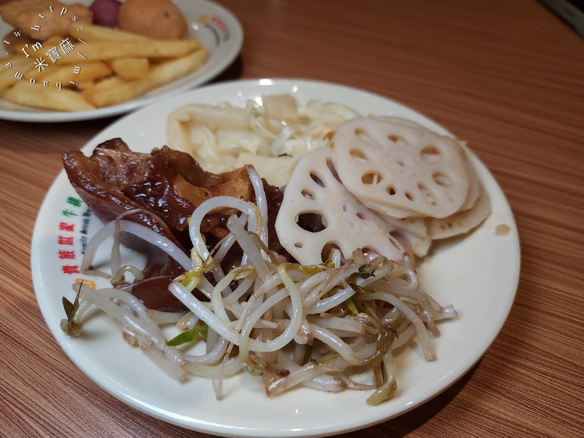 貴族世家板橋板新店┃板橋牛排吃到飽。排隊人潮爆炸！380元牛排自助吧，蚵仔煎、煎魚無限續，CP值爆表！