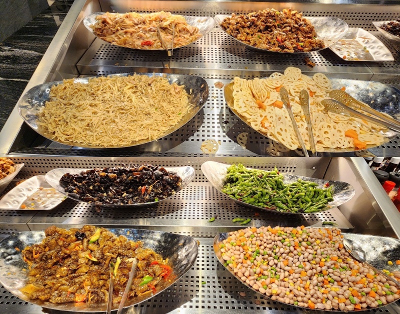 貴族世家板橋板新店┃板橋牛排吃到飽。排隊人潮爆炸！380元牛排自助吧，蚵仔煎、煎魚無限續，CP值爆表！