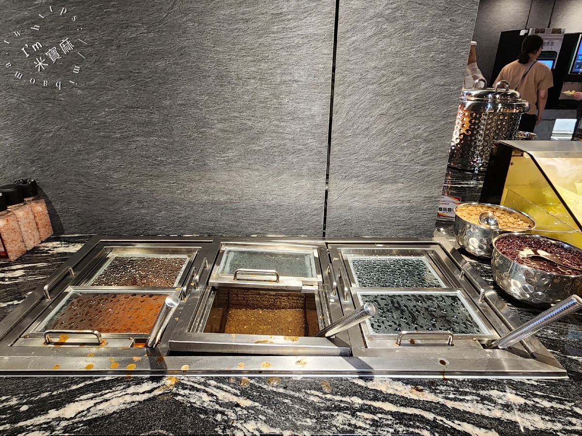 貴族世家板橋板新店┃板橋牛排吃到飽。排隊人潮爆炸！380元牛排自助吧，蚵仔煎、煎魚無限續，CP值爆表！