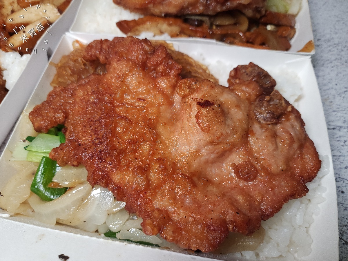 搶鮮食堂┃永和便當。在地人不想公開的便當店!招牌炸雞腿、排骨飯，現炸酥香太欠吃