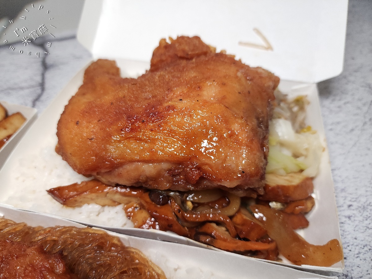 搶鮮食堂┃永和便當。在地人不想公開的便當店!招牌炸雞腿、排骨飯，現炸酥香太欠吃
