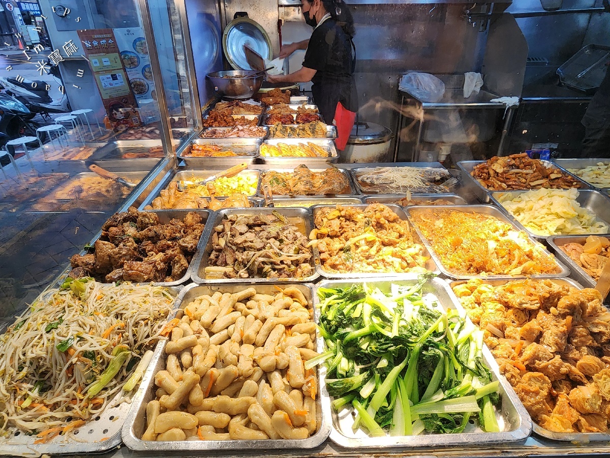 搶鮮食堂┃永和便當。在地人不想公開的便當店!招牌炸雞腿、排骨飯，現炸酥香太欠吃