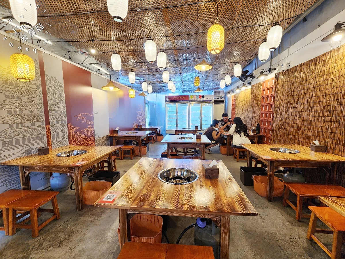 螺螄福Rose food正宗柳州螺螄鴛鴦石頭火鍋 延吉店┃盤色計價涮到飽！多種湯底選擇，涮什麼都好吃