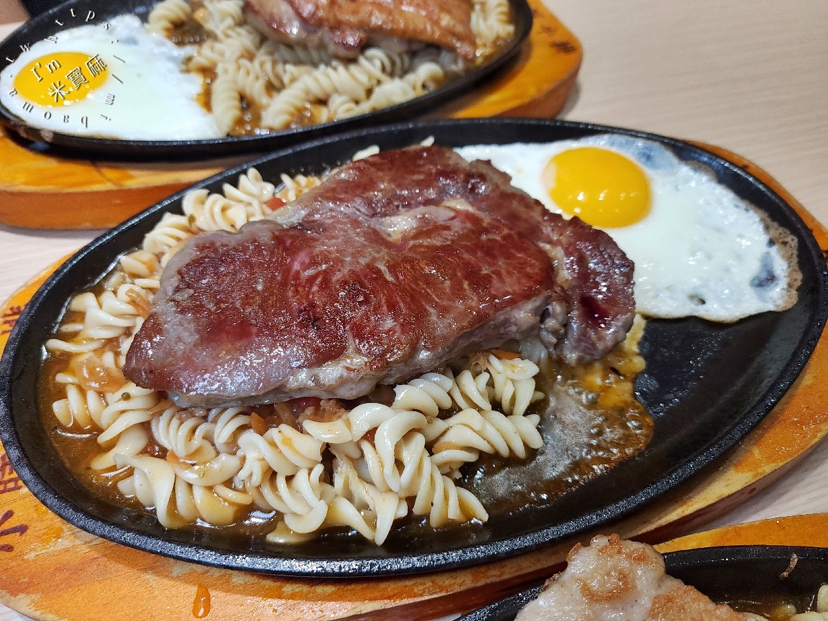 小時厚牛排 新北中和店┃中和牛排吃到飽。平價牛排無限續麵，自助吧咖哩飯人氣必吃
