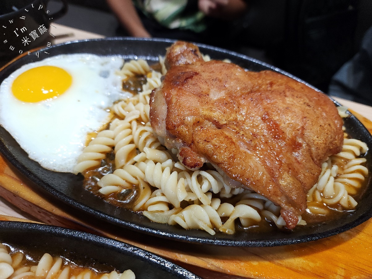 小時厚牛排 新北中和店┃中和牛排吃到飽。平價牛排無限續麵，自助吧咖哩飯人氣必吃