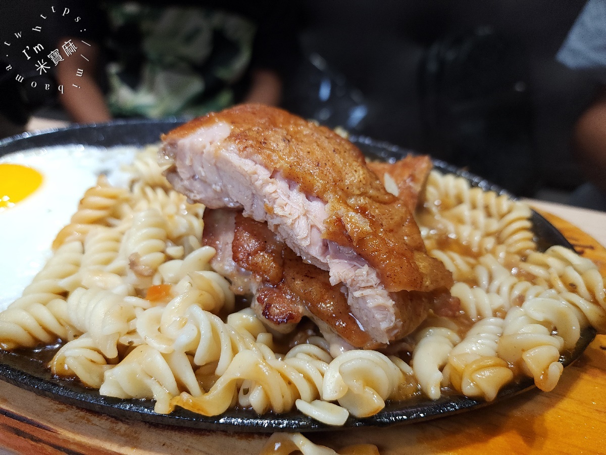 小時厚牛排 新北中和店┃中和牛排吃到飽。平價牛排無限續麵，自助吧咖哩飯人氣必吃