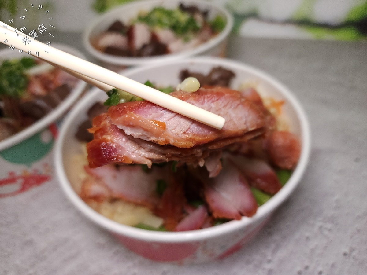香港裕記揚燒臘┃土城美食。六樣配菜直接給你，脆皮燒肉好吃到跪！