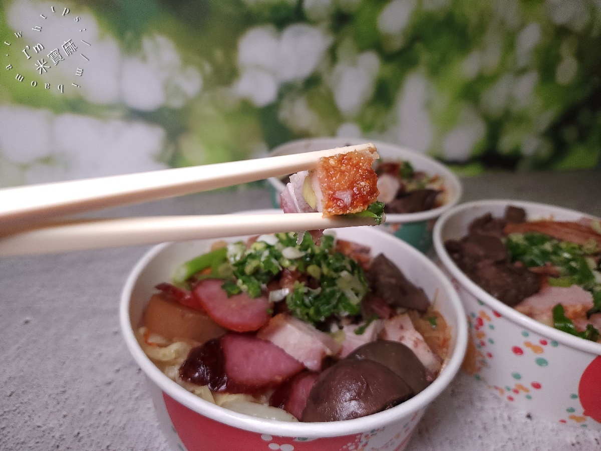 香港裕記揚燒臘┃土城美食。六樣配菜直接給你，脆皮燒肉好吃到跪！
