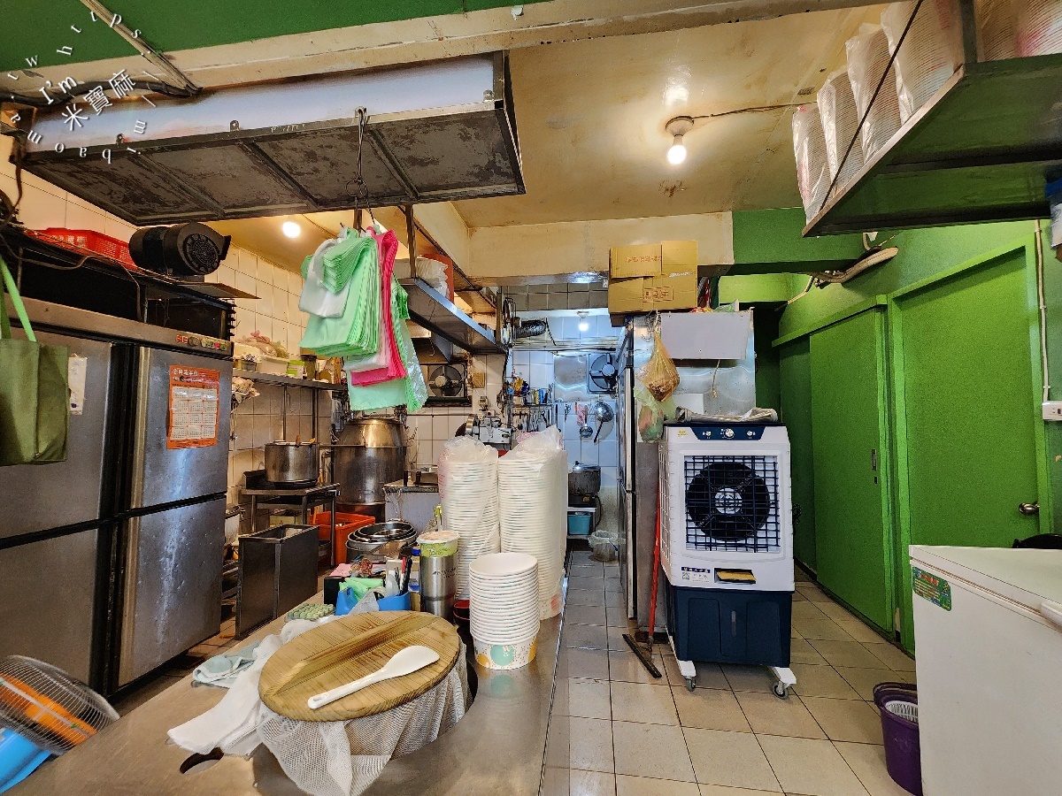 香港裕記揚燒臘┃土城美食。六樣配菜直接給你，脆皮燒肉好吃到跪！