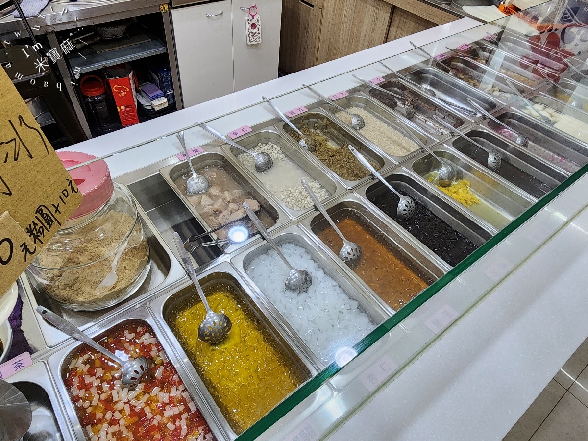 杏玥冰坊┃萬華美食。超霸氣芒果布丁牛奶冰一定要點，鳳梨冰清甜又好吃