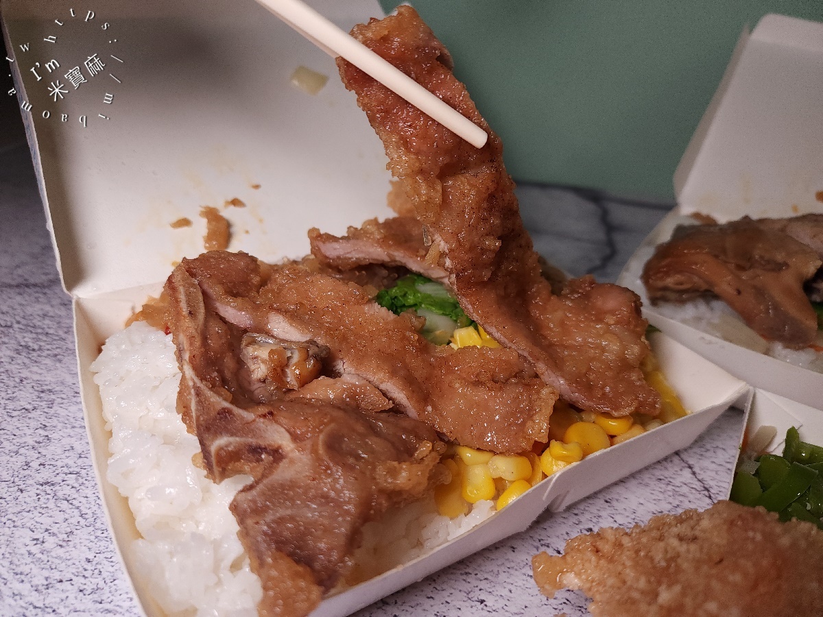 禧之格便當┃新店美食。在地30年老字號！必吃不裹粉排骨、滷雞腿、超豐盛配菜！