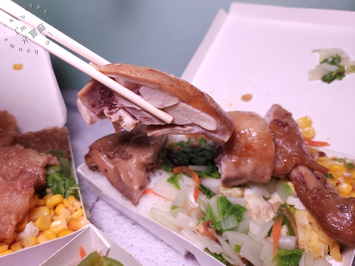 禧之格便當┃新店美食。在地30年老字號！必吃不裹粉排骨、滷雞腿、超豐盛配菜！