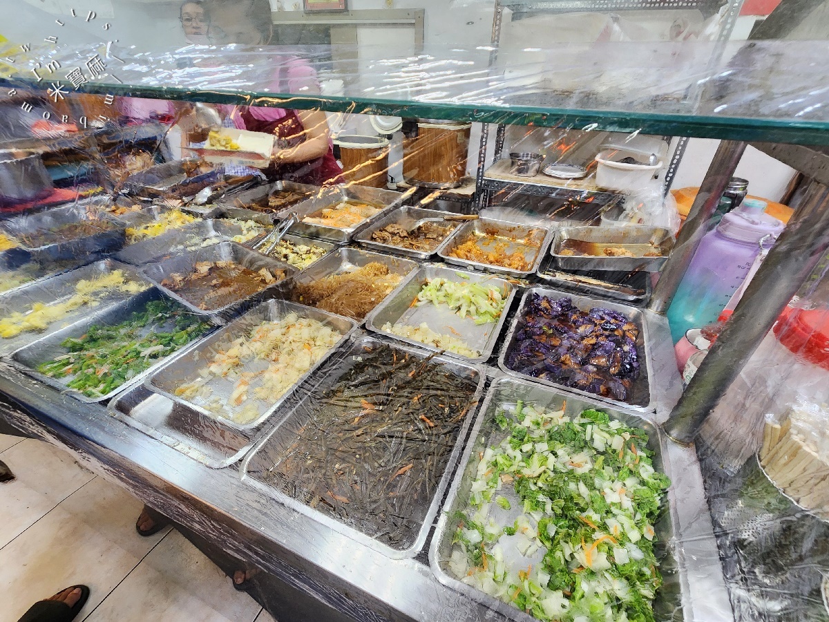 禧之格便當┃新店美食。在地30年老字號！必吃不裹粉排骨、滷雞腿、超豐盛配菜！