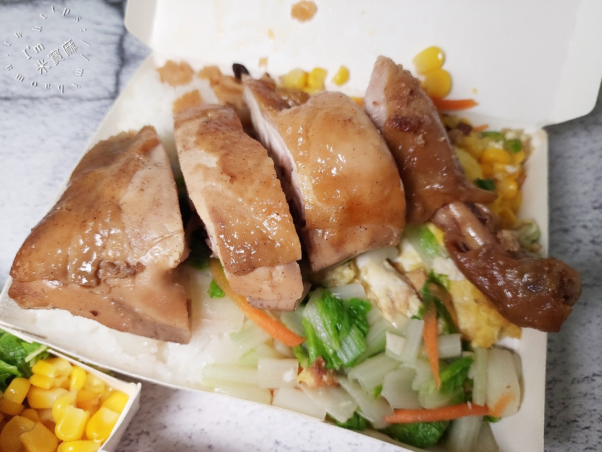 禧之格便當┃新店美食。在地30年老字號！必吃不裹粉排骨、滷雞腿、超豐盛配菜！