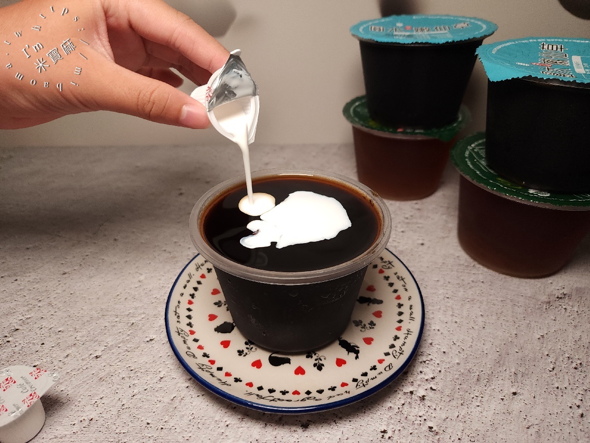 圓木嫩仙草┃彰化美食。手工柴燒古早味，宅配也能品嚐的消暑聖品！