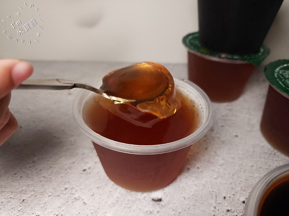 圓木嫩仙草┃彰化美食。手工柴燒古早味，宅配也能品嚐的消暑聖品！