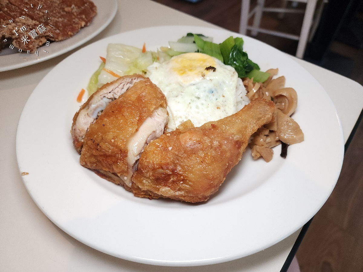 珍蜜咖啡坊 珍蜜便當┃台北美食。有便當界勞斯萊斯美譽，內用加10元就有飲料可以喝