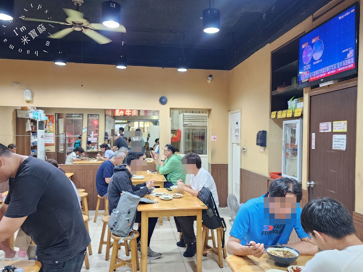 阿助牛肉麵排骨酥麵┃板橋美食。半筋半肉CP值爆表！排骨酥麵、獨門燴飯讓你一試成主顧