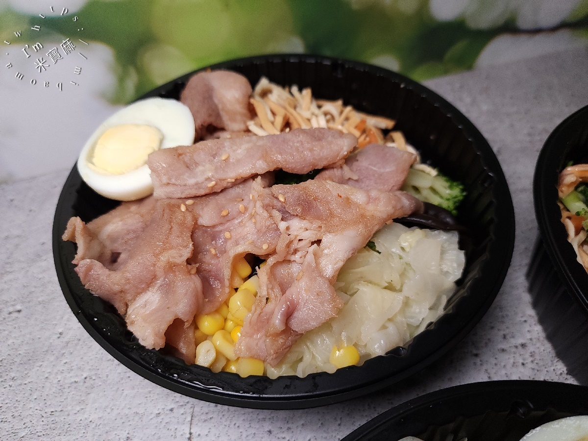 日日晴食┃板橋健康餐盒。豐富口味選擇，五種配菜有夠誠意，少油少鹽又好吃